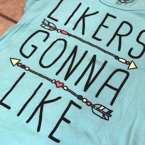 (5/$25) Belle du Jour Graphic t-shirt - Picture 2 of 2